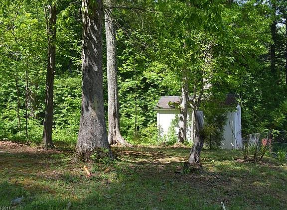 5th image of 15 Carter Hill Dr