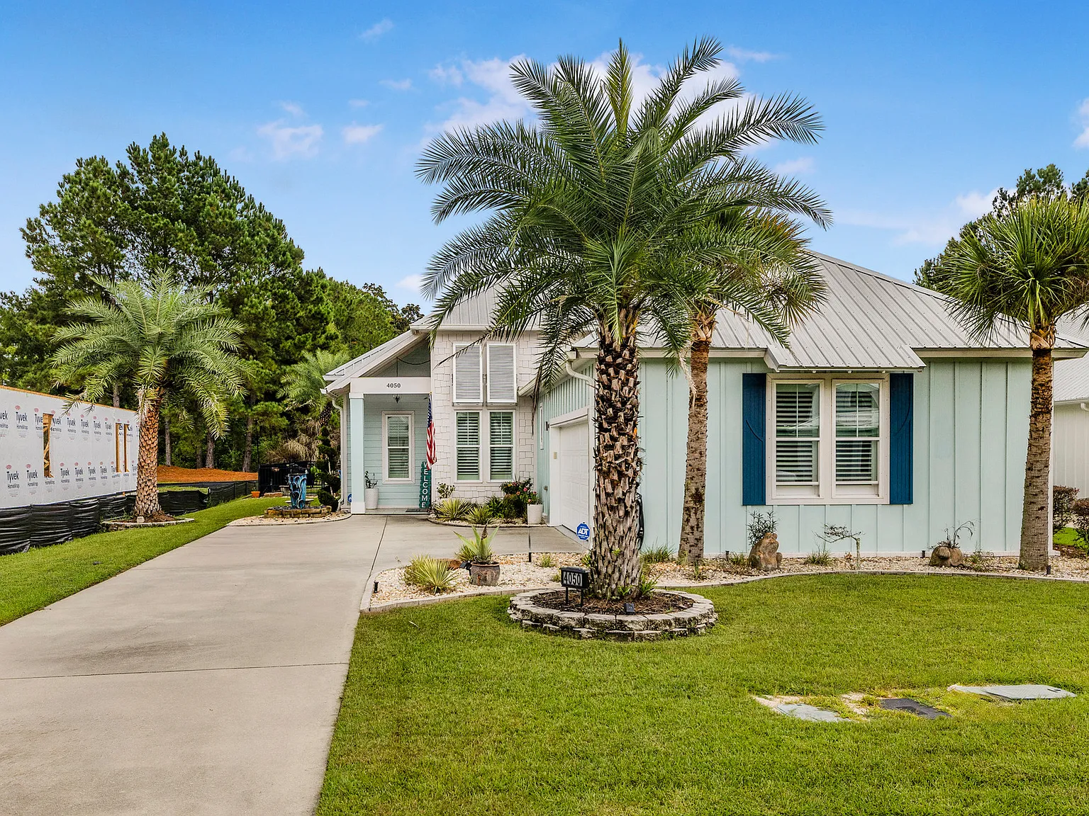 4 bed, 2.5 bath, 2357 sqft, $4,100 — Photo 2