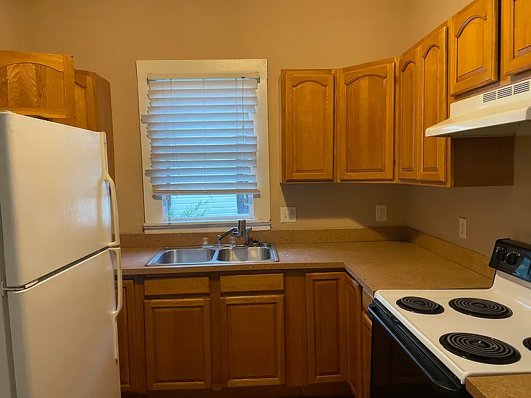 610 SW 3rd St — Photo 7