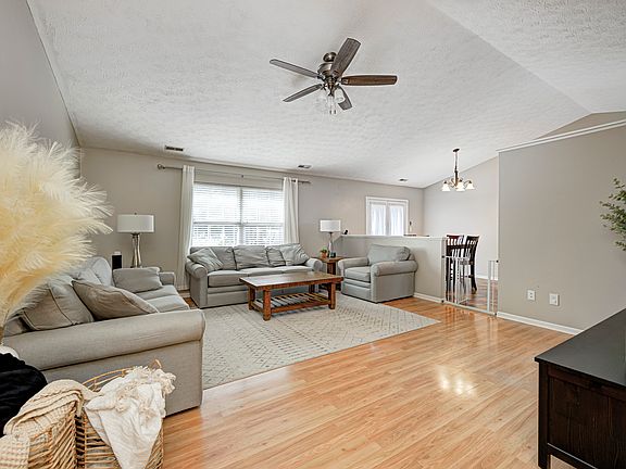3rd image of 273 Nicole Blvd