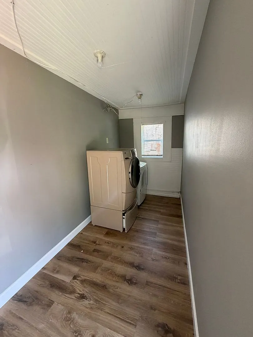 New in DuQuoin! — Photo 2