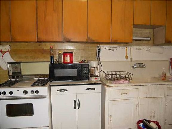 3rd image of 334 N Belleview Pl