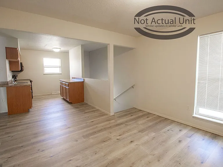 1013 W Ash St — Photo 5