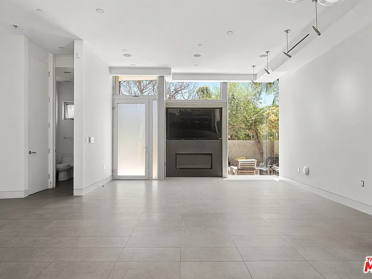 1217 Cabrillo Ave — Photo 7
