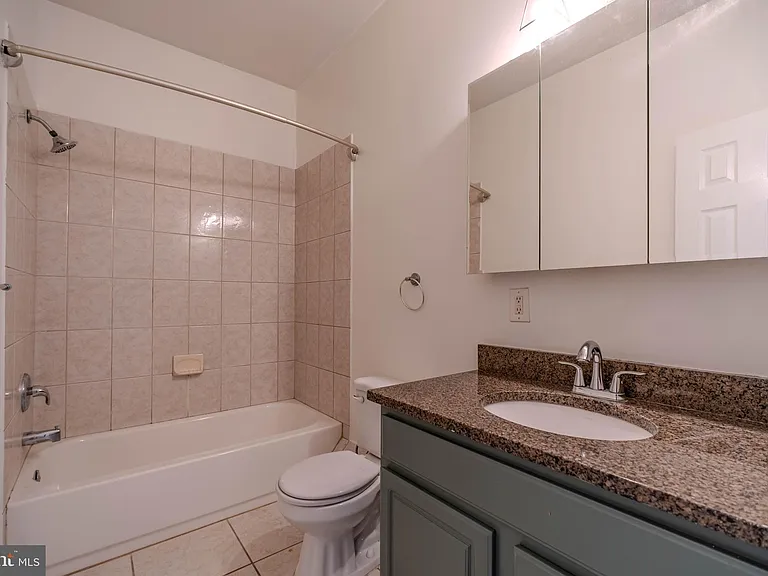 1629 L St NE #305 — Photo 21