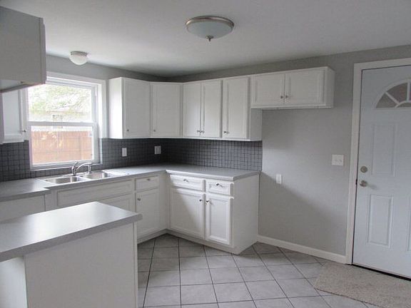3rd image of 209 N Scott St