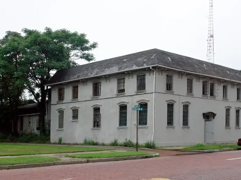 609 Cleveland Ave SW