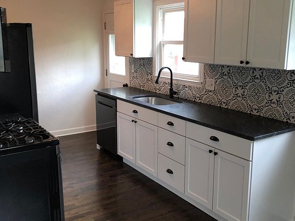 2nd image of 4728 Catalina St