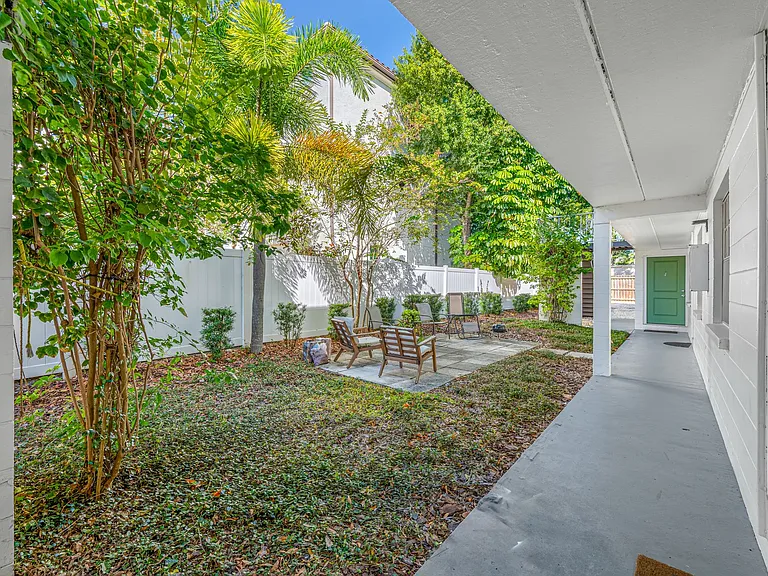 3211 W De Leon St — Photo 12