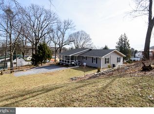 15 Cottonwood Ln, Temple, PA 19560