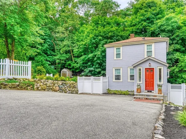 17 Vale Rd, Wakefield, MA 01880