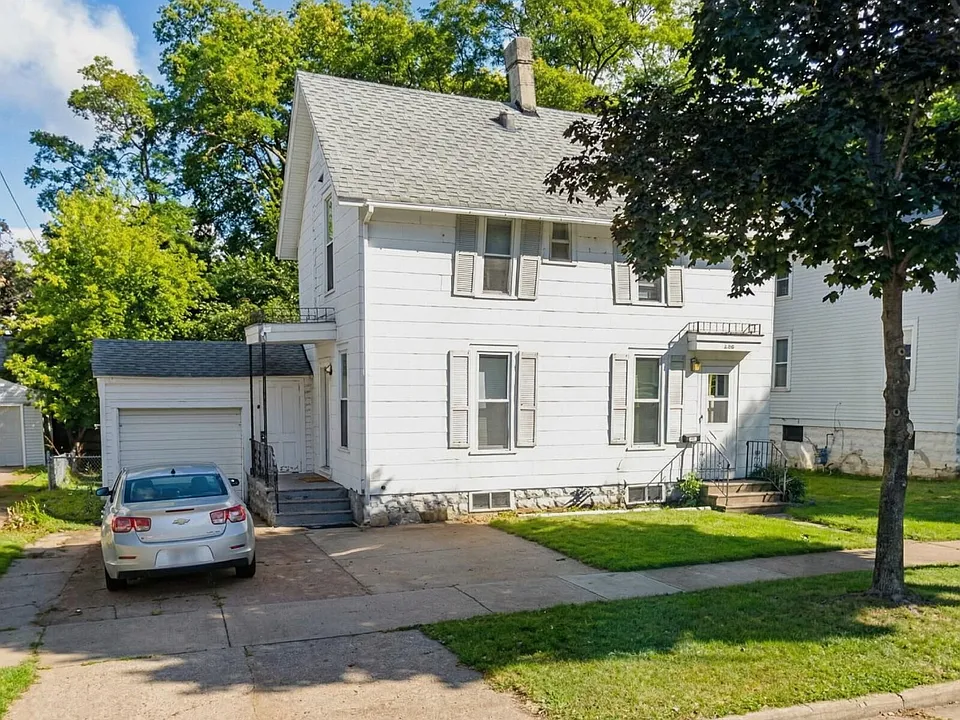 626 Lake St