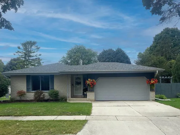 N91W6149 Arbor DRIVE, Cedarburg, WI 53012