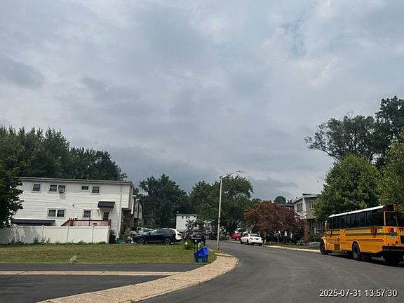 Exterior Neighborhood (street photo)