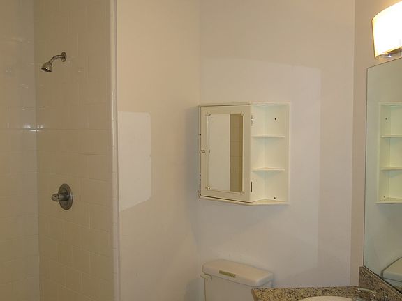 5th image of 2428 Bay Shore Blvd APT 8