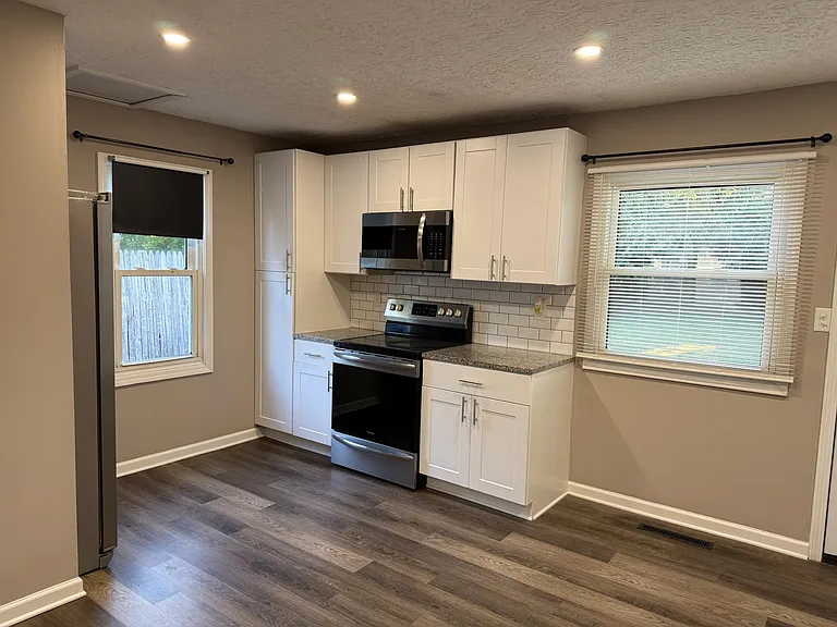 3551 Paxton Dr — Photo 6