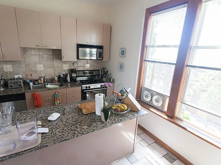 901 N Winchester Ave #3F — Photo 7
