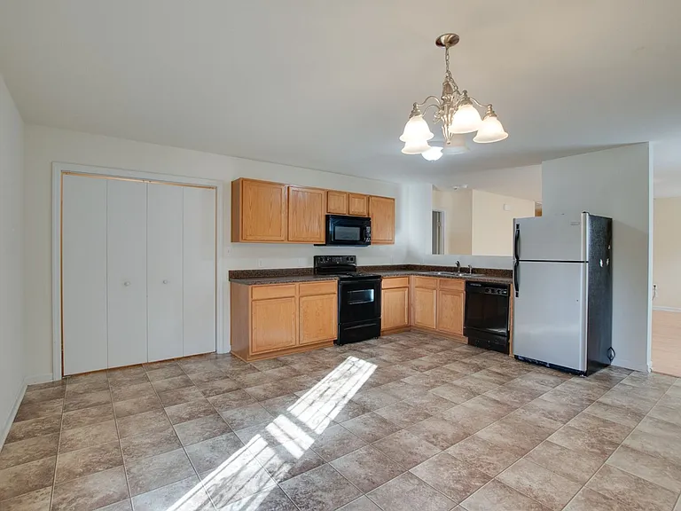 198 Cloverbrook Dr — Photo 6