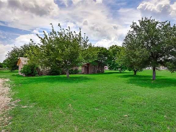 3rd image of 202 Twin Lakes Dr
