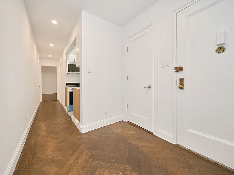 600 W 111th St #4G1 — Photo 7