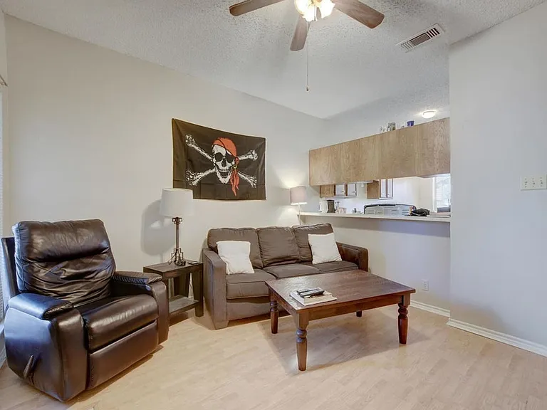 2414 Longview St #205 — Photo 9