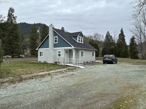 84 Barton Rd, Glendale, OR 97442
