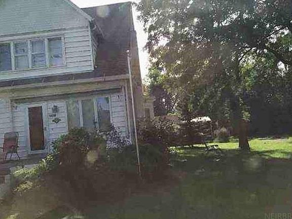 3rd image of 208 N 3rd St