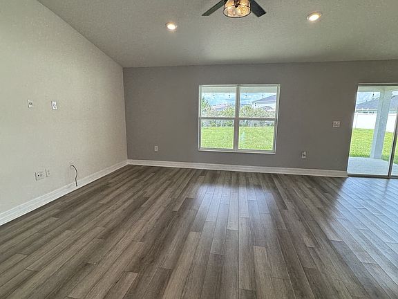 3rd image of 4595 Plainview Rd