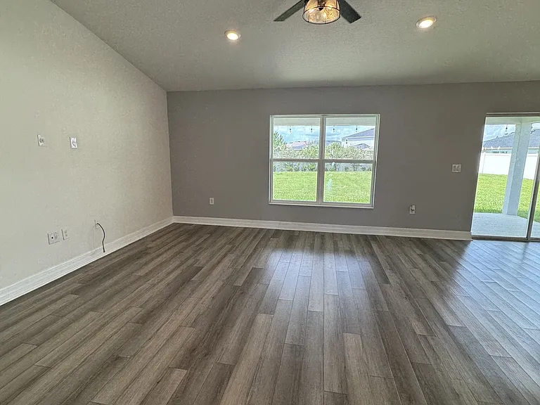 4595 Plainview Rd — Photo 3