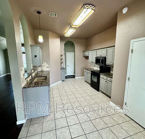 8205 NW 83rd Ter — Photo 9