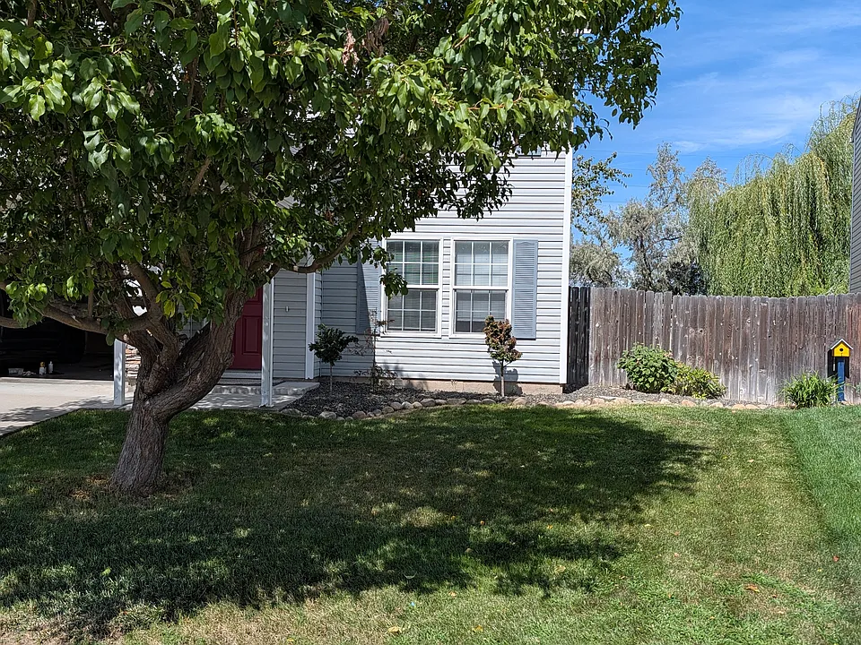 88 E Roselake Dr