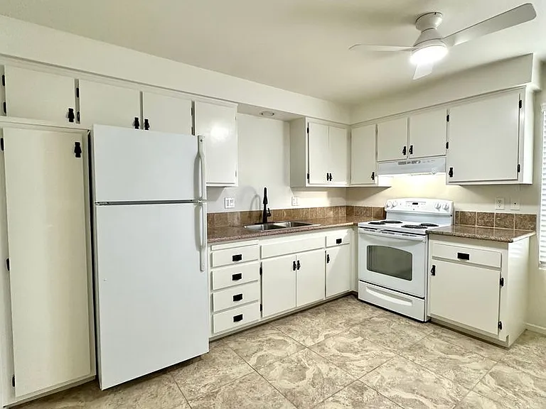 393 Magnolia Ave — Photo 3