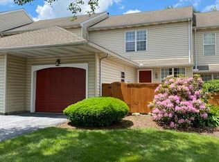 106 Treetops Dr, Lancaster, PA 17601
