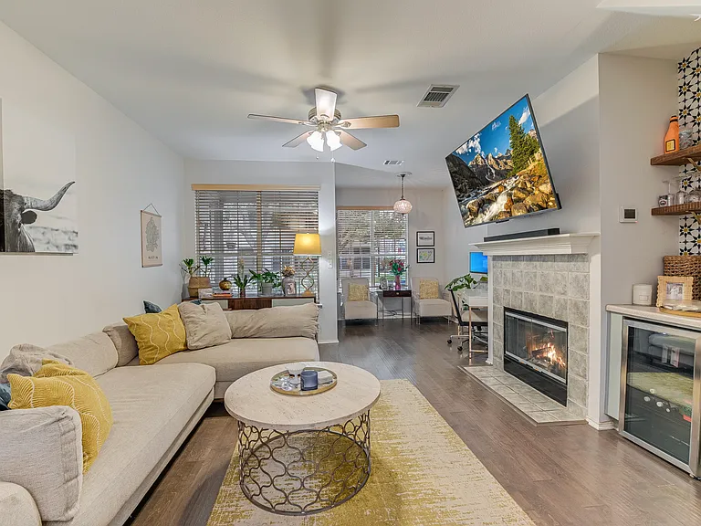 2000 Cullen Ave #14 — Photo 3