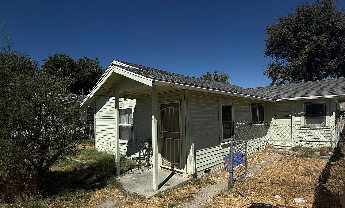 3 bed, 1000 sqft, $2,995 — Photo 1