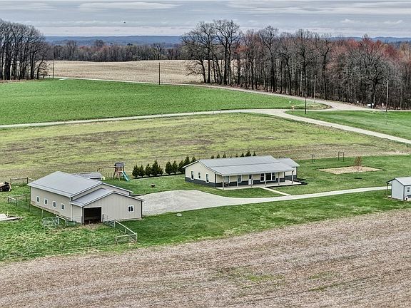 4th image of 510 Township Road 2402