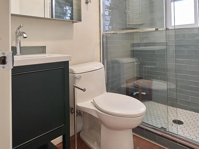 2542 E Seneca St — Photo 12