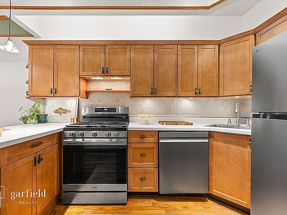 4th image of 315 3rd St APT 2B