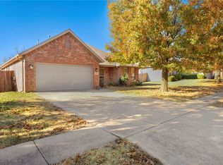 2599 N Shadow Crest Dr, Fayetteville, AR 72704