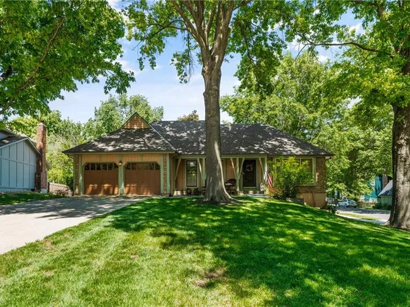 11524 Rosehill Rd, Overland Park, KS 66210