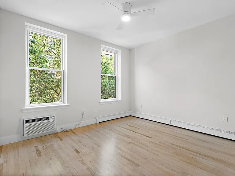 1120 Hudson St #4 — Photo 11