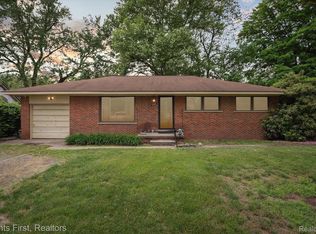 9243 Hix Rd, Livonia, MI 48150