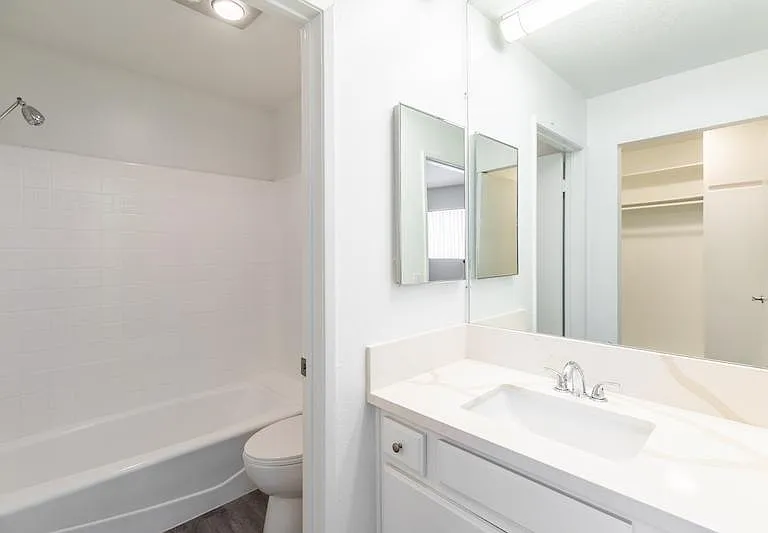 550 Sqft Bathroom