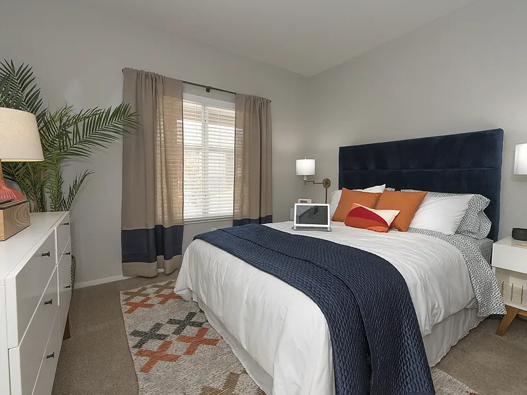 Somerfield at Lakeside Apartments — Photo 7