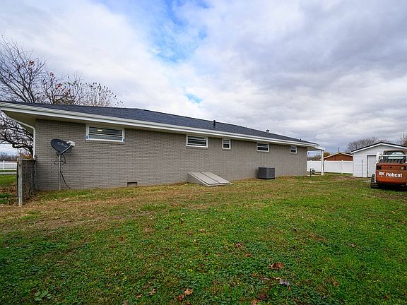 5th image of 1006 Enid Dr