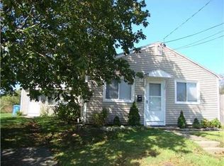 14 Ludlow Rd, Middletown, RI 02842