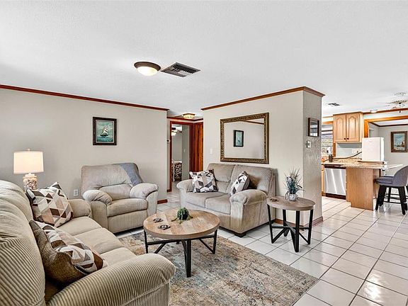 4th image of 6645 Harbor Dr