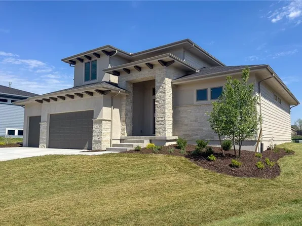 22017 W 99th Ter, Lenexa, KS 66220