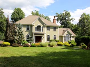 32 Deer River Ln, Monroe, CT 06468