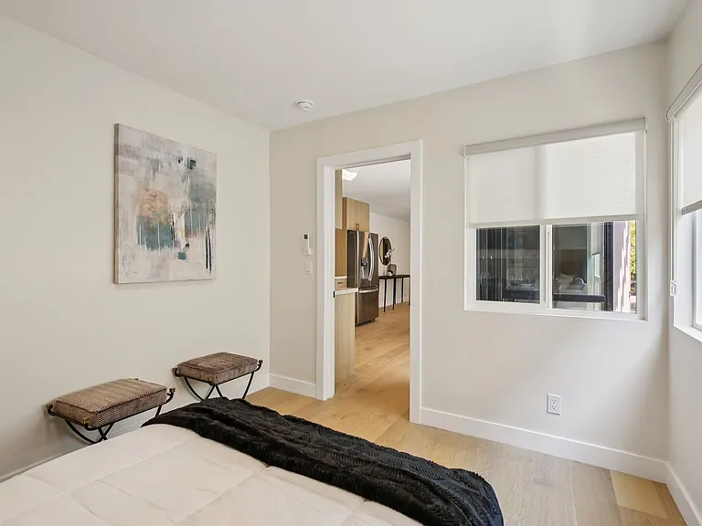 1824 Fairburn Ave — Photo 9